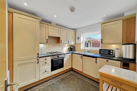 2 bedroom ground floor maisonette for sale, St Johns Road, Wivenhoe, Colchester, CO7