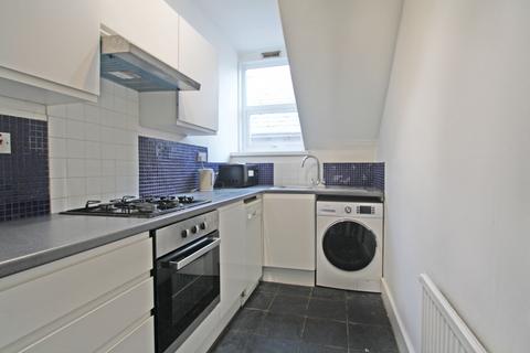 2 bedroom flat to rent, Hermitage Road, London SE19