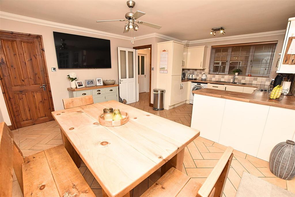 Kitchen diner