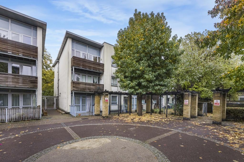 18  Kinglet Close  -013