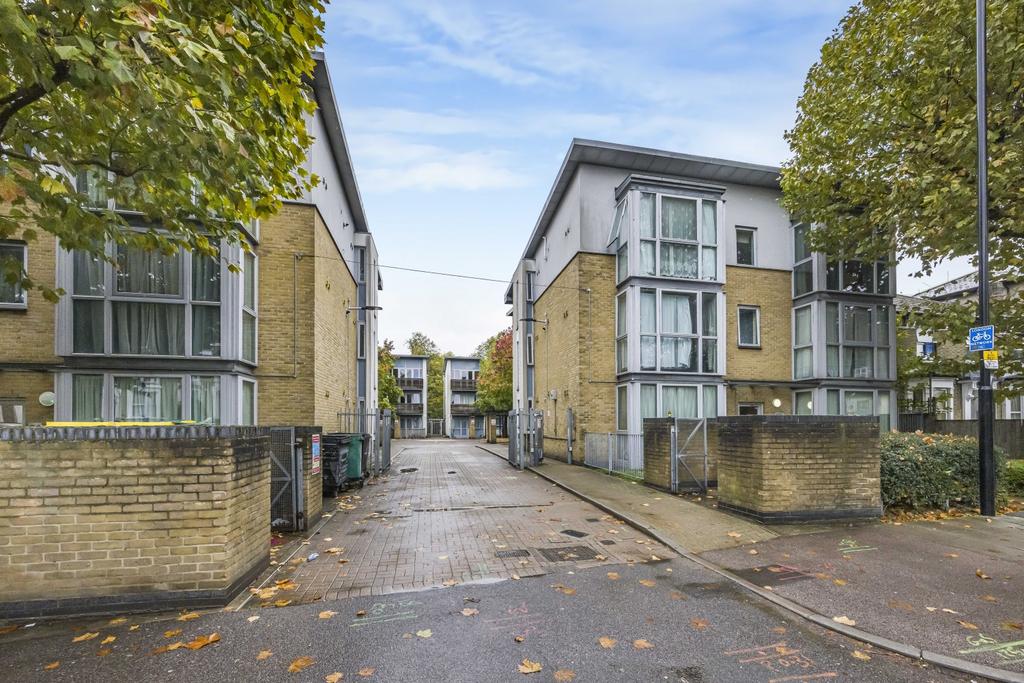 18  Kinglet Close  -014