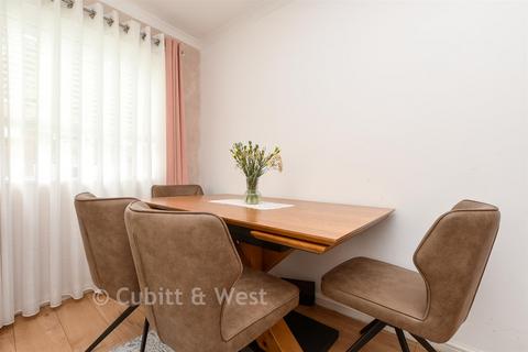 2 bedroom ground floor flat for sale, 13 Woodlands Road, Redhill RH1
