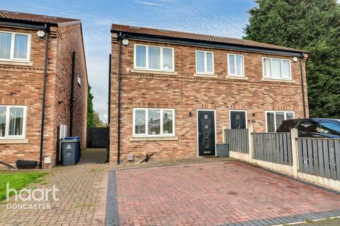 4 bedroom semi-detached house for sale, Chestnut Avenue, Armthorpe, Doncaster