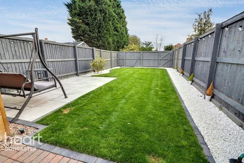 4 bedroom semi-detached house for sale, Chestnut Avenue, Armthorpe, Doncaster