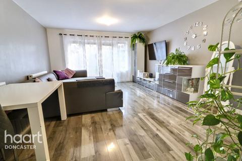 4 bedroom semi-detached house for sale, Chestnut Avenue, Armthorpe, Doncaster