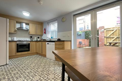 4 bedroom semi-detached house for sale, St. Martins Place, Scarborough, YO11