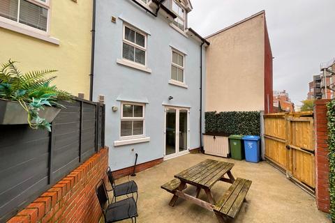 4 bedroom semi-detached house for sale, St. Martins Place, Scarborough, YO11