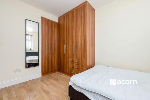 3 bedroom house share to rent, *ROOM LET* Ainsty Estate London SE16
