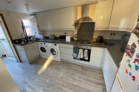 5 bedroom terraced house to rent, De Beauvoir Road, Reading, RG1