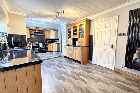 4 bedroom semi-detached house for sale, Priory Close, Burscough, L40