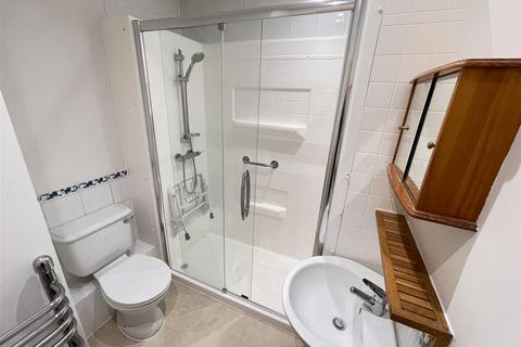 2 bedroom ground floor flat for sale, Sovereign Court, Salisbury SP2