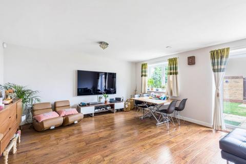123 Grand Drive, London, SW20 9EB