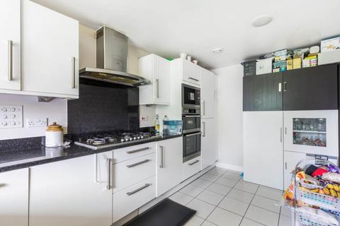 123 Grand Drive, London, SW20 9EB