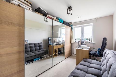 123 Grand Drive, London, SW20 9EB