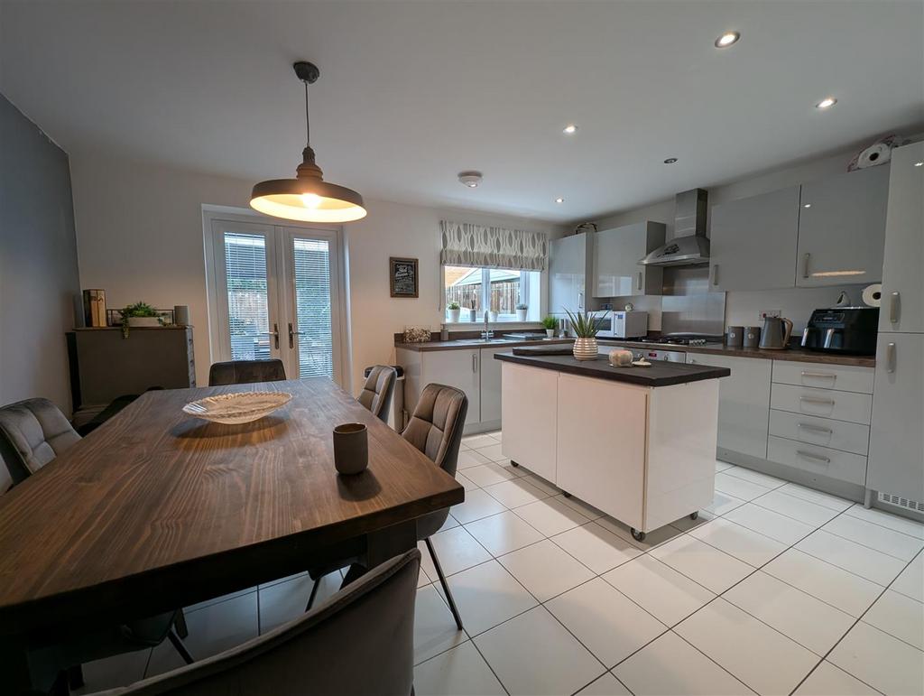 Kitchen/Living Area