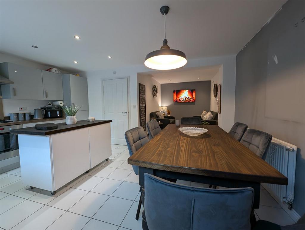 Kitchen/Living Area