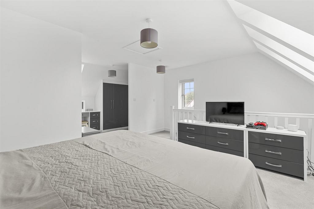 46 Trinity Circle, HP11 1 FD-3.jpg