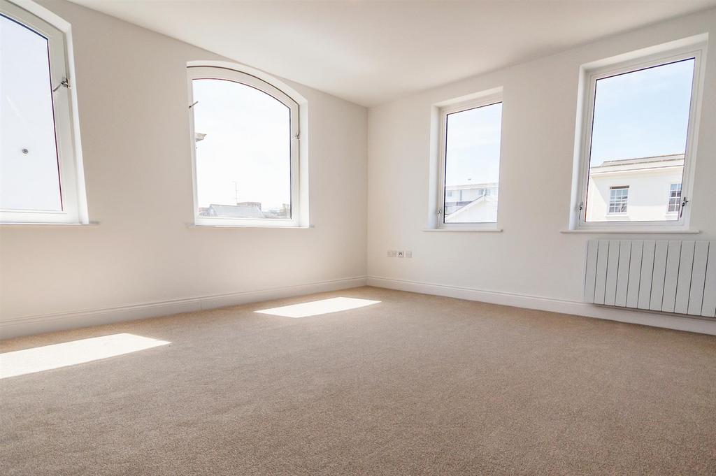 Bedroom 1.jpg