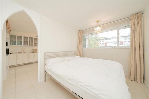 1 bedroom flat for sale, Churchill Gardens, London SW1V