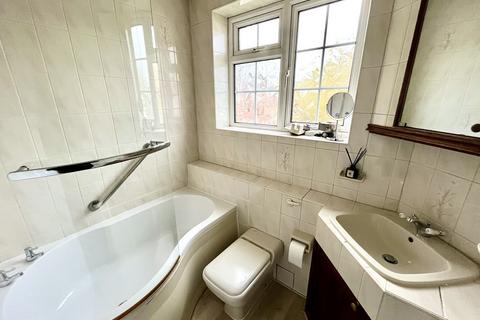 3 bedroom detached house for sale, Gladeside Close, Chessington, Surrey. KT9 2JQ