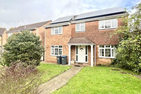 undefined, Gladeside Close, Chessington, Surrey. KT9 2JQ