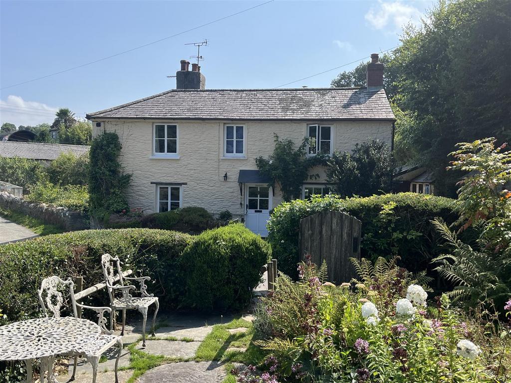 Cottage front.JPG