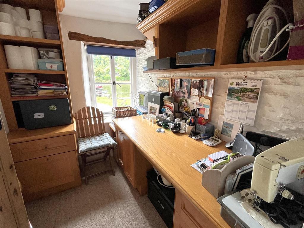 Studybedroom 3.JPG