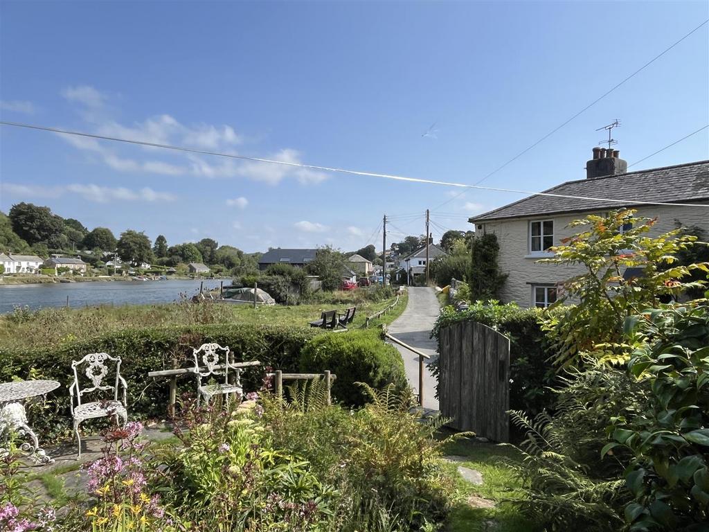 Cottage and garden.JPG