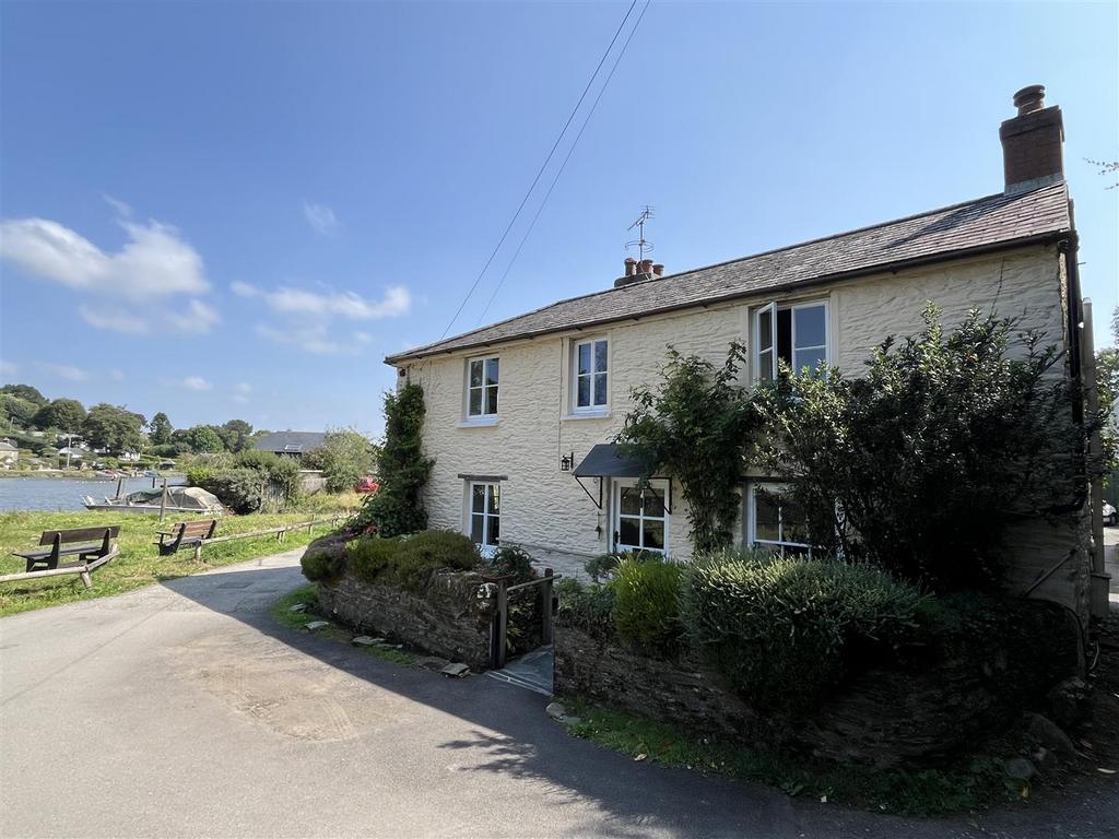 Cottage front 2.JPG