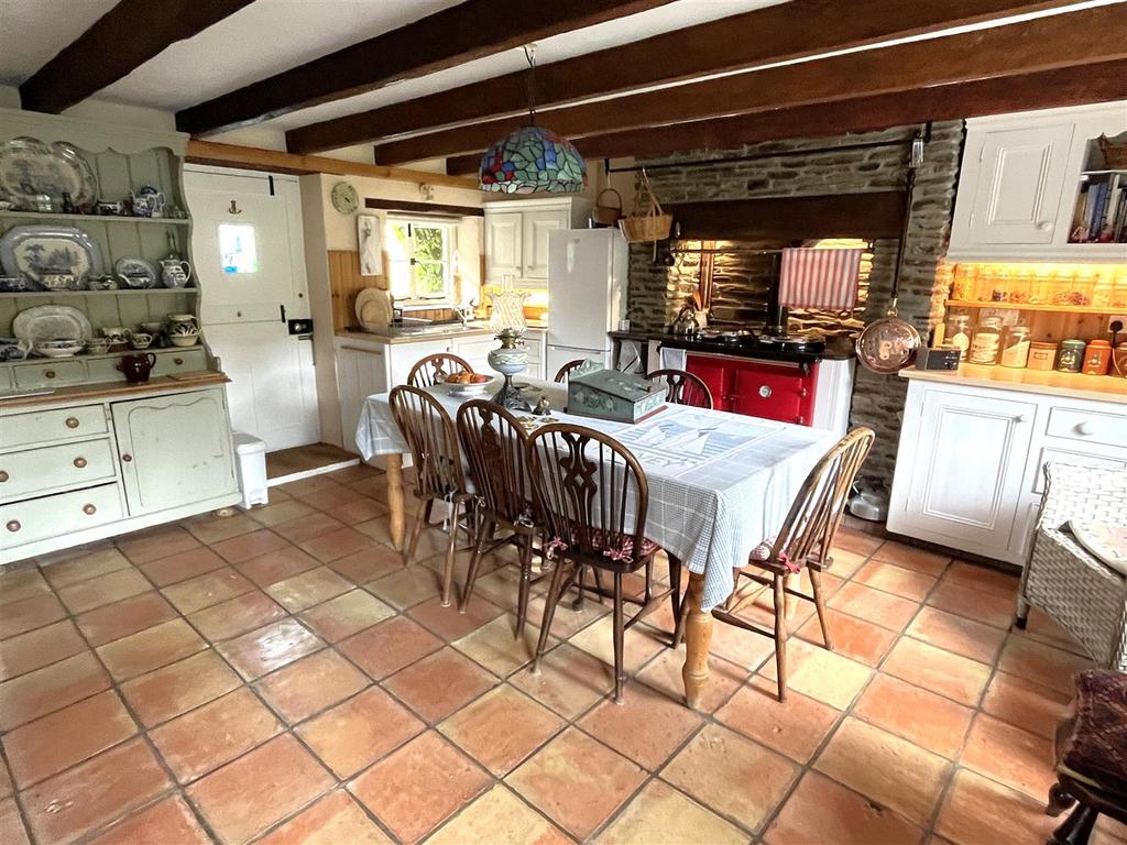 Kitchen 1.JPG