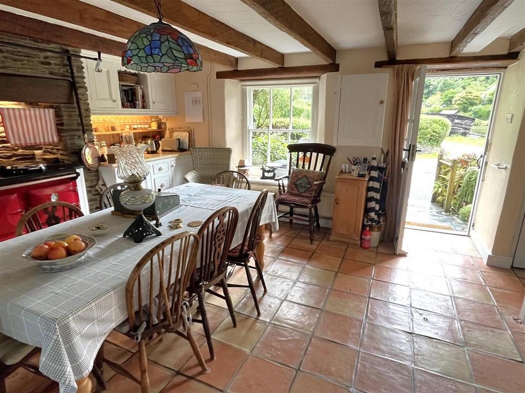 Kitchen 2.JPG