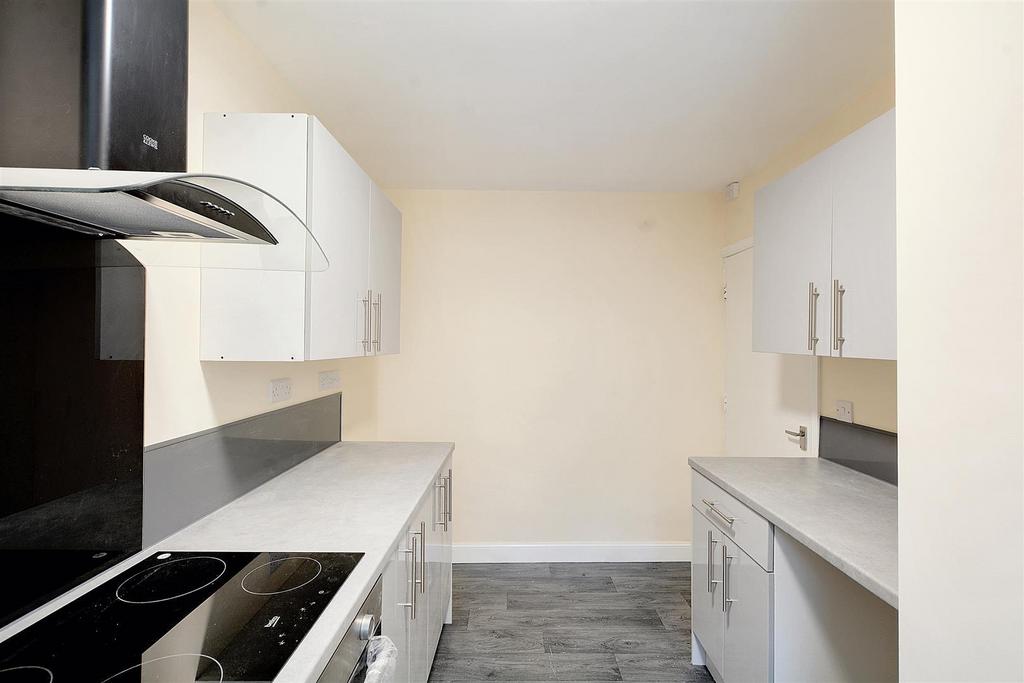 3. Kitchen 2.jpg