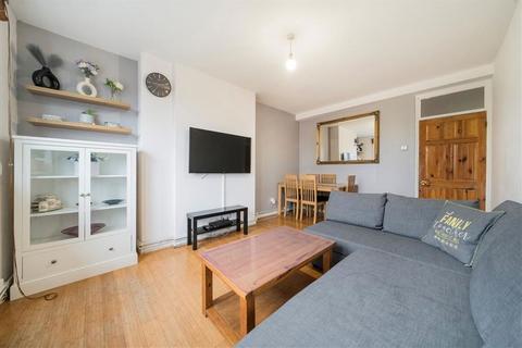 3 bedroom flat for sale, Canrobert Street, London E2