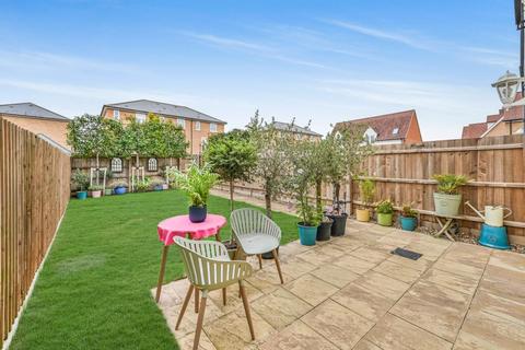 4 bedroom end of terrace house for sale, Woodlands Park Drive, Dunmow, Essex