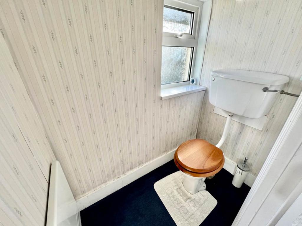 Toilet 3