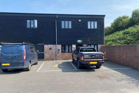Distribution warehouse to rent, Parkway Dorchester DT1 3AR
