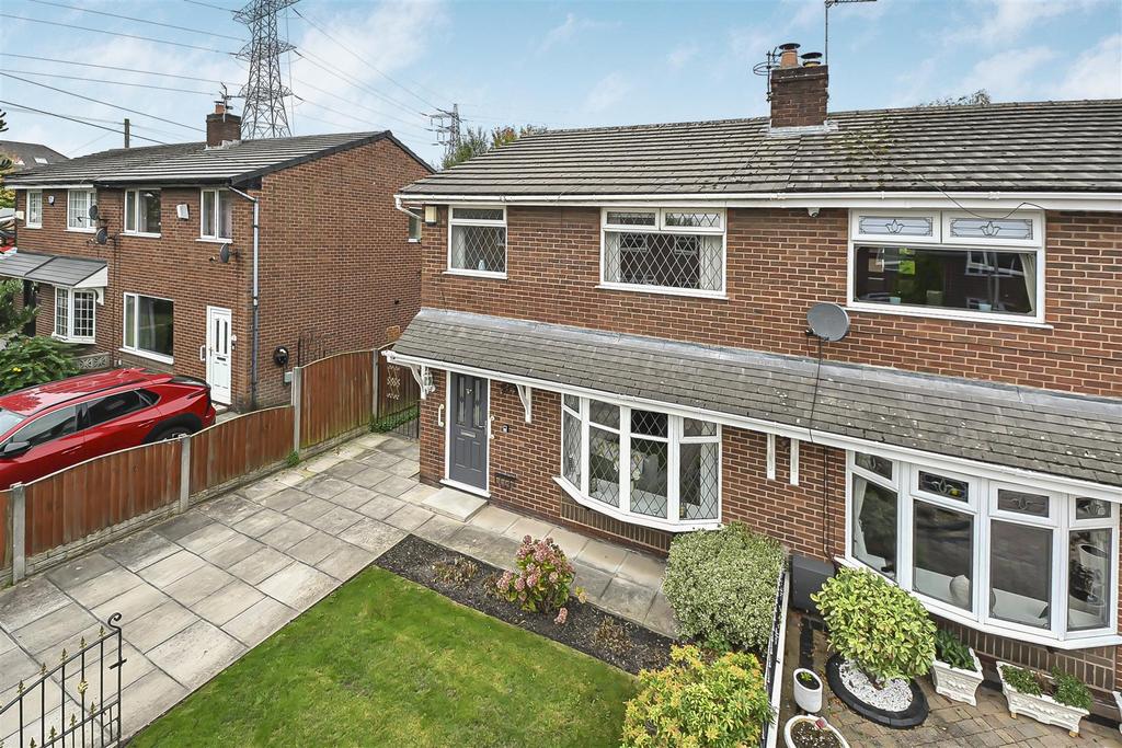 6 Oak Tree Close External (4).jpg
