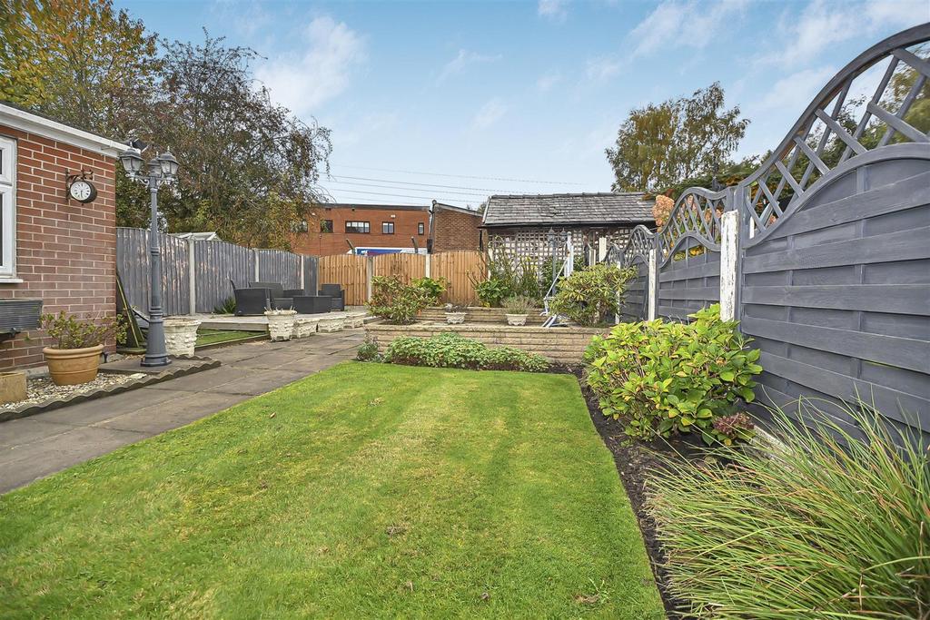 6 Oak Tree Close Garden (2).jpg