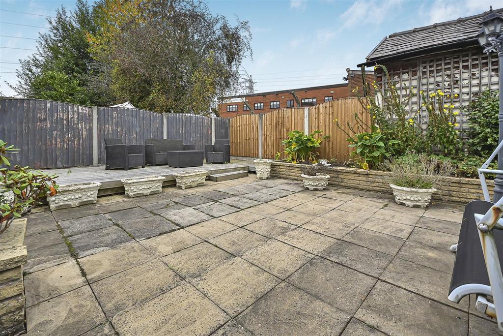 6 Oak Tree Close Garden (6).jpg