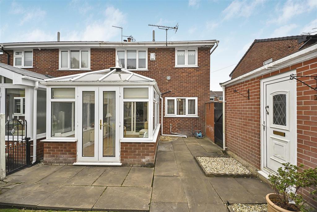 6 Oak Tree Close Rear of Property.jpg
