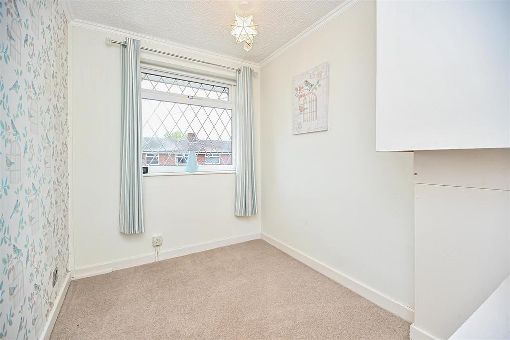 6 Oak Tree Close Bedroom 3.jpg