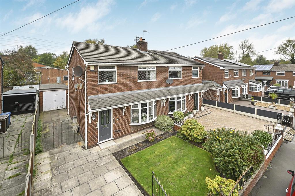 6 Oak Tree Close External (1).jpg