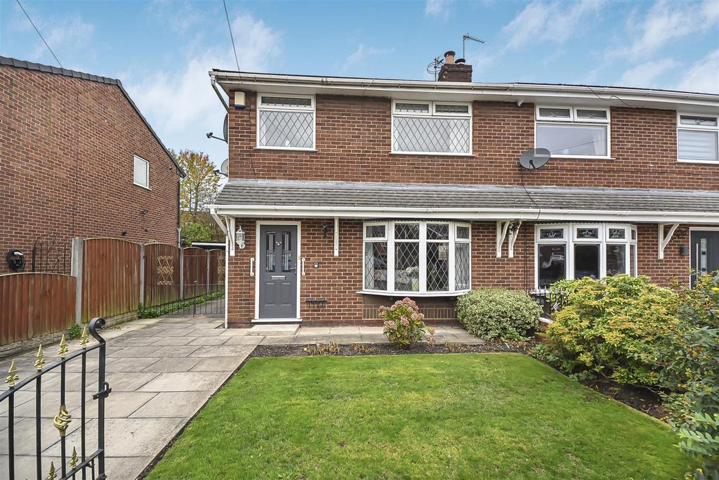 6 Oak Tree Close External (3).jpg