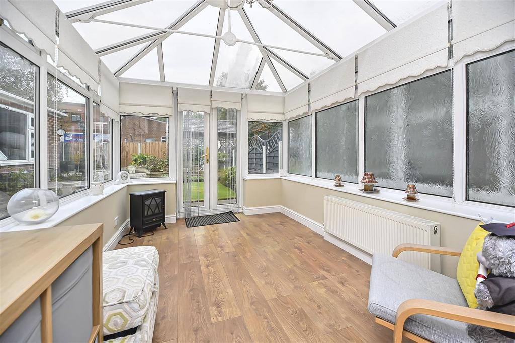 6 Oak Tree Close Conservatory (1).jpg