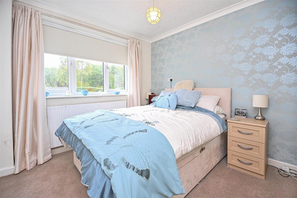 6 Oak Tree Close Bedroom 2 (1).jpg