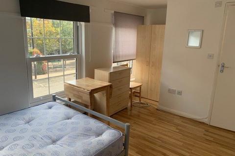 undefined, New Parade, High Street, Yiewsley UB7