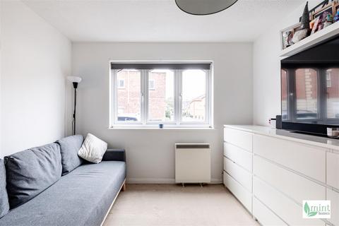 1 bedroom apartment for sale, Gogmore Lane, Chertsey KT16