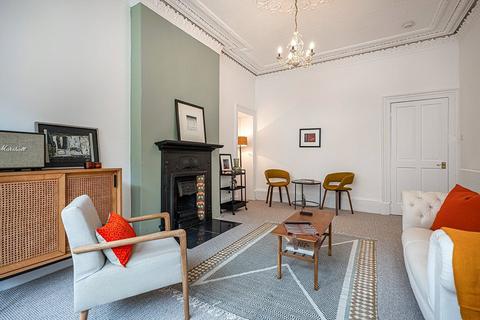 2 bedroom apartment to rent, Finlay Drive, Dennistoun