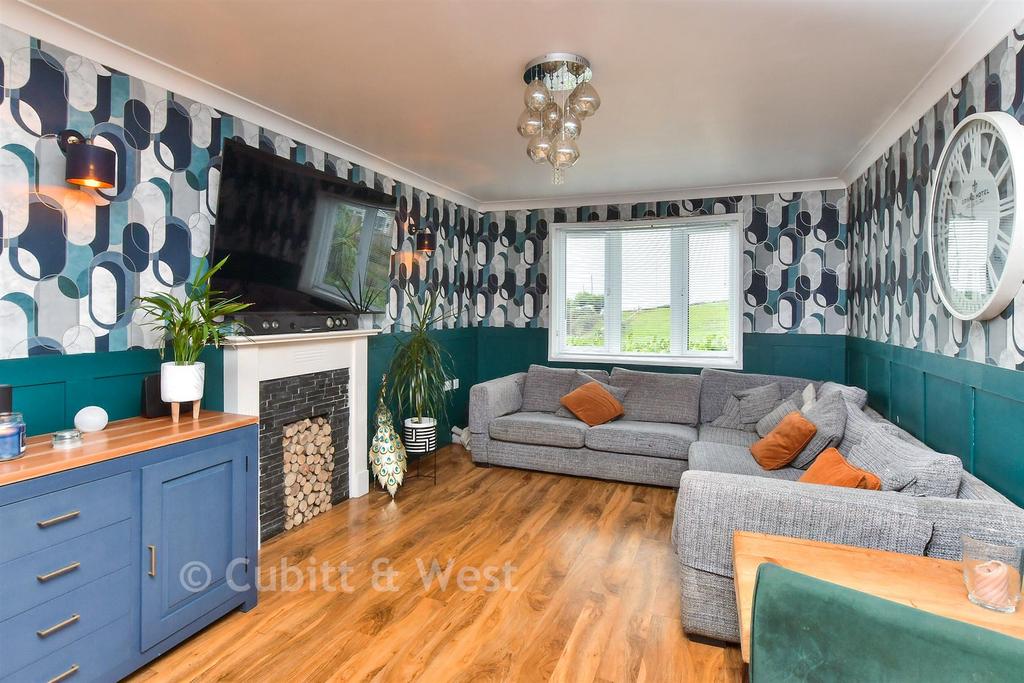 Lounge/ Dining Area