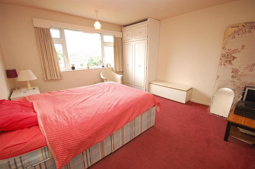 Bed 1.jpg